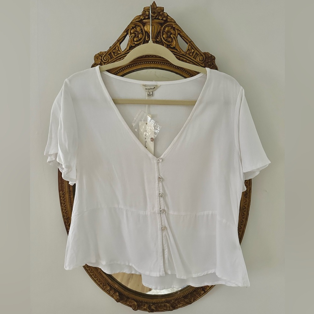 NWT Flowy White Top Size M